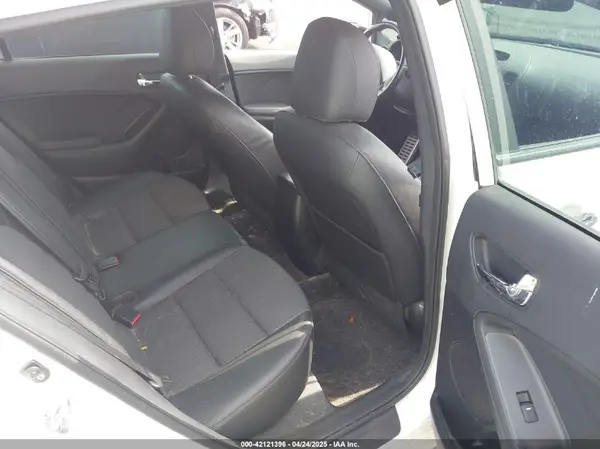 KNAFZ5A33G5631230 2016 KIA FORTE - Image 8