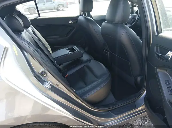 KNAFZ5A34G5491219 2016 KIA FORTE - Image 8
