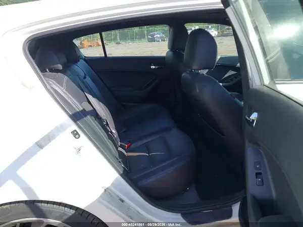 KNAFZ5A34G5626361 2016 KIA FORTE - Image 8