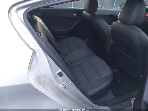 KNAFZ5A34G5631804 2016 KIA FORTE - Image 8