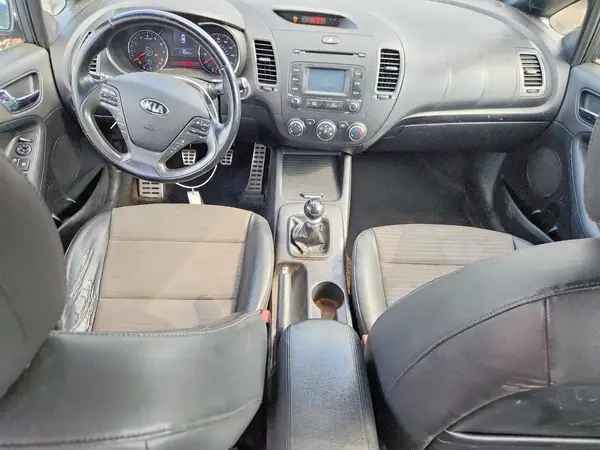 KNAFZ5A35G5592172 2016 KIA FORTE - Image 8
