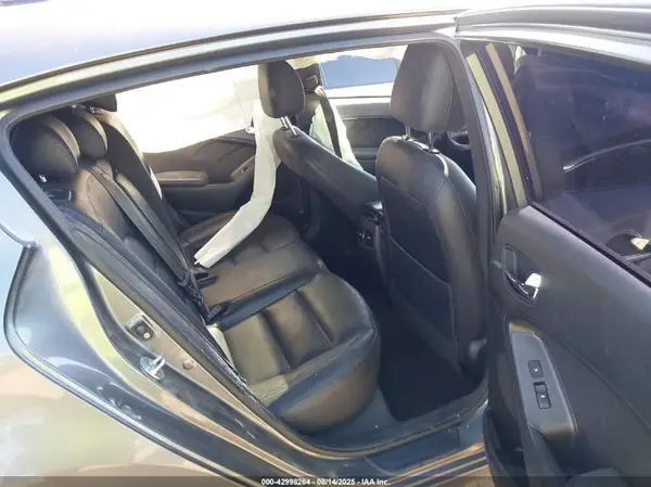 KNAFZ5A35G5633576 2016 KIA FORTE - Image 8