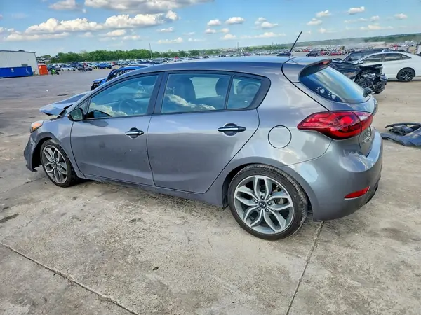 KNAFZ5A35G5636882 2016 KIA FORTE - Image 2
