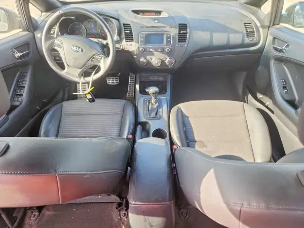 KNAFZ5A35G5636882 2016 KIA FORTE - Image 8
