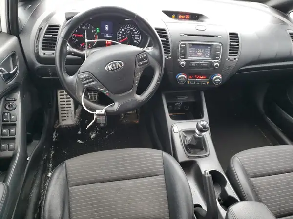 KNAFZ5A35G5647350 2016 KIA FORTE - Image 8