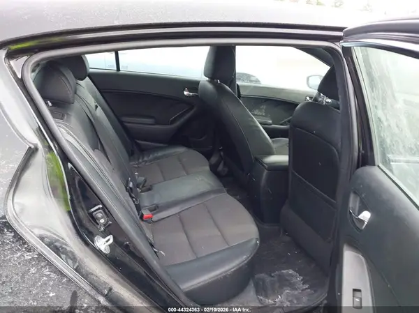 KNAFZ5A37G5561036 2016 KIA FORTE - Image 8