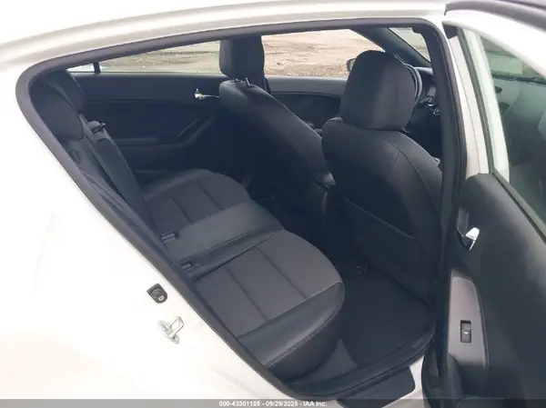 KNAFZ5A39G5599867 2016 KIA FORTE - Image 8