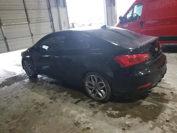KNAFZ6A30G5576595 2016 KIA FORTE - Image 2