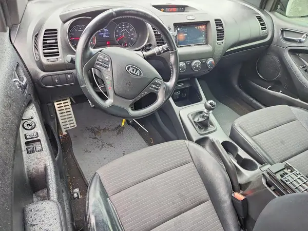KNAFZ6A30G5624337 2016 KIA FORTE - Image 8