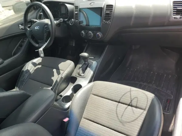 KNAFZ6A30G5624466 2016 KIA FORTE - Image 8