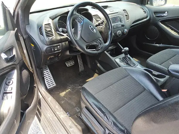 KNAFZ6A31G5624461 2016 KIA FORTE - Image 8