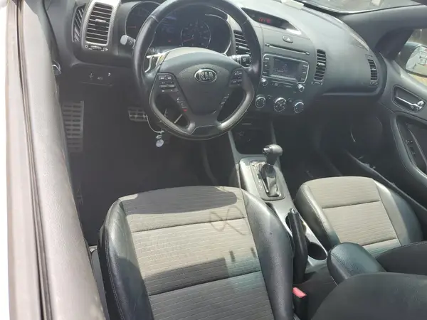 KNAFZ6A39G5600702 2016 KIA FORTE - Image 8