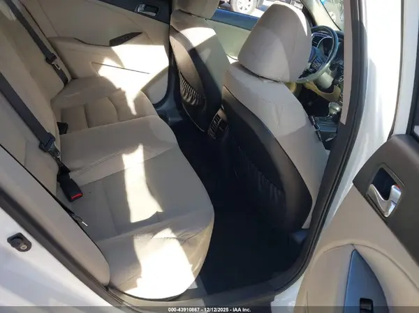 KNAGM4AD3G5099435 2016 KIA OPTIMA - Image 8