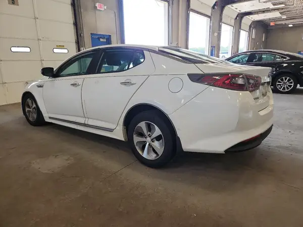 KNAGM4AD5G5096729 2016 KIA OPTIMA - Image 2