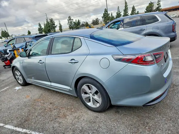 KNAGM4AD6G5096898 2016 KIA OPTIMA - Image 2