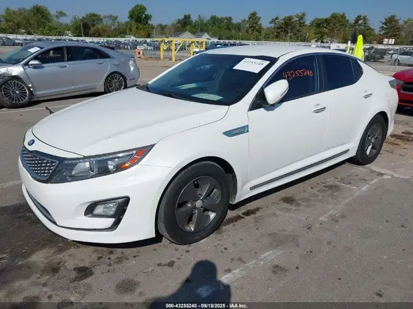 KNAGM4AD8G5093016 2016 KIA OPTIMA - Image 2