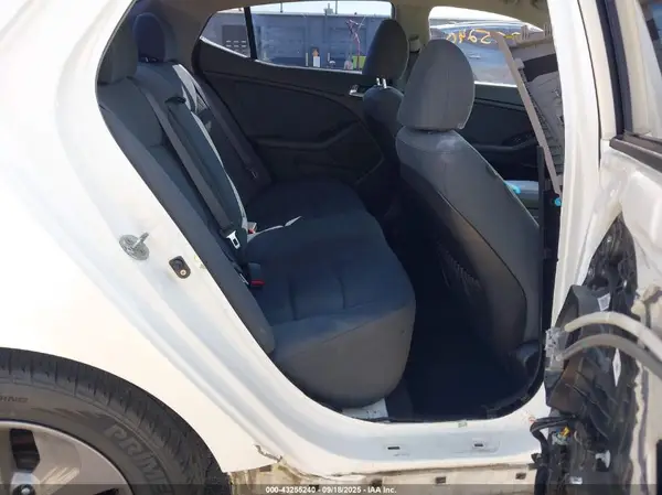 KNAGM4AD8G5093016 2016 KIA OPTIMA - Image 8