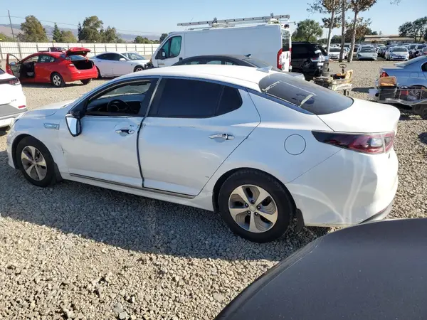 KNAGM4AD8G5096823 2016 KIA OPTIMA - Image 2