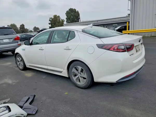 KNAGM4AD8G5096885 2016 KIA OPTIMA - Image 2
