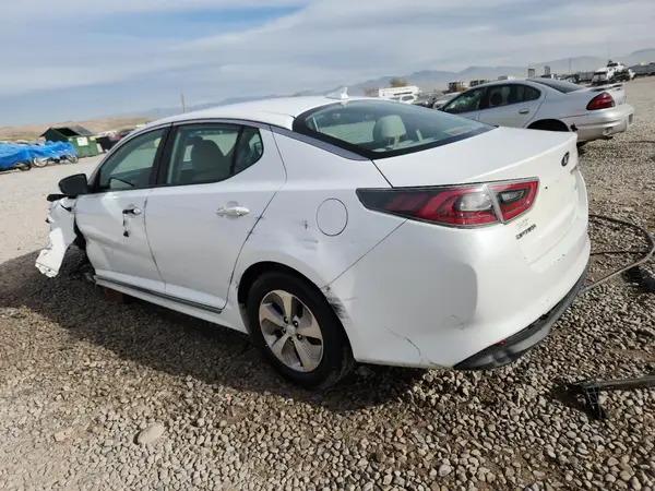 KNAGM4AD9G5095812 2016 KIA OPTIMA - Image 2