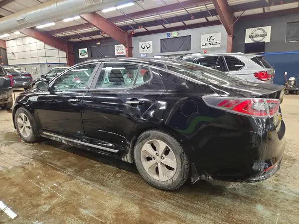 KNAGM4ADXG5092594 2016 KIA OPTIMA - Image 2
