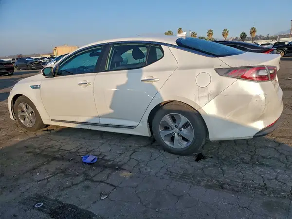 KNAGM4ADXG5099576 2016 KIA OPTIMA - Image 2