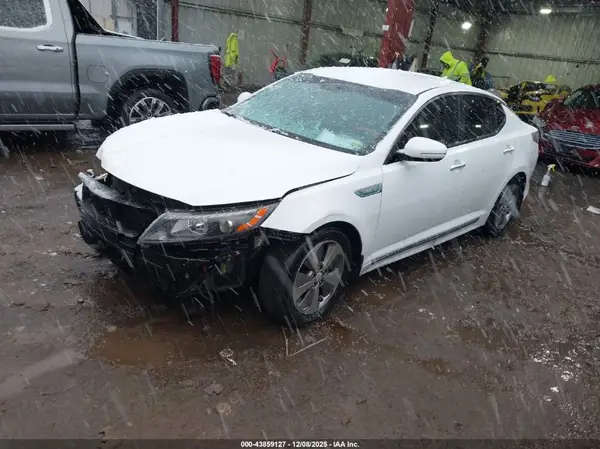 KNAGN4AD0G5099003 2016 KIA OPTIMA - Image 2
