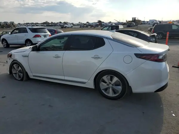 KNAGN4AD0G5099082 2016 KIA OPTIMA - Image 2