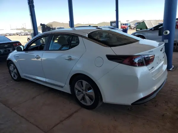 KNAGN4AD1G5092030 2016 KIA OPTIMA - Image 2