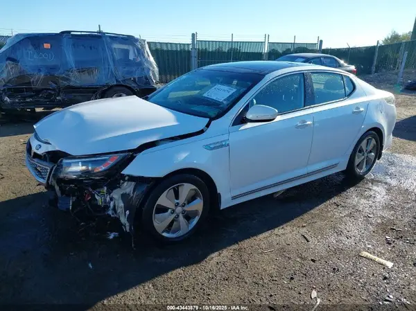 KNAGN4AD1G5092304 2016 KIA OPTIMA - Image 2