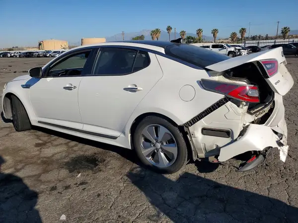 KNAGN4AD1G5098765 2016 KIA OPTIMA - Image 2