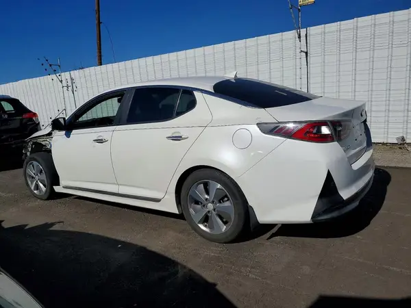 KNAGN4AD1G5098829 2016 KIA OPTIMA - Image 2