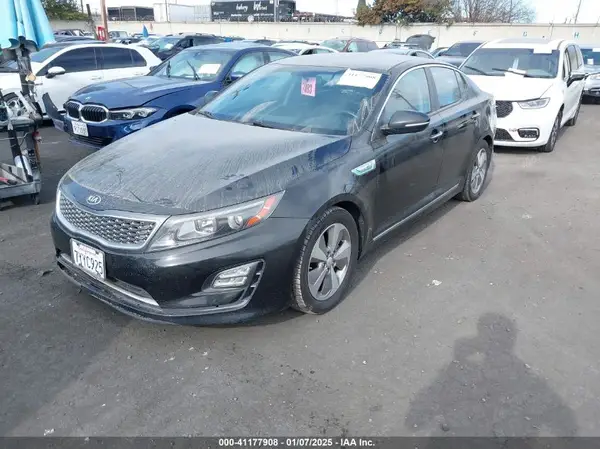 KNAGN4AD5G5099028 2016 KIA OPTIMA - Image 2