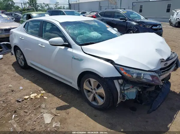 KNAGN4AD7G5094042 2016 KIA OPTIMA - Image 1