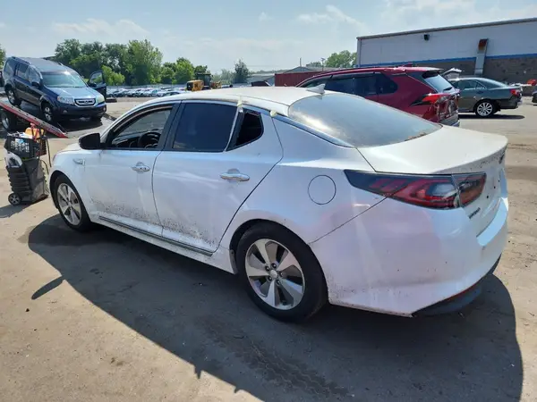KNAGN4AD7G5098947 2016 KIA OPTIMA - Image 2