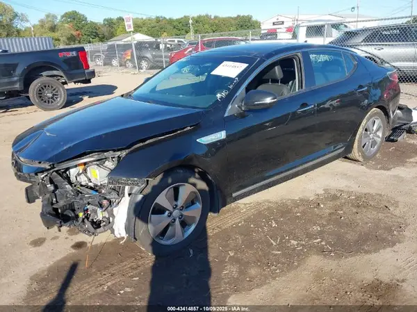 KNAGN4AD8G5094390 2016 KIA OPTIMA - Image 2