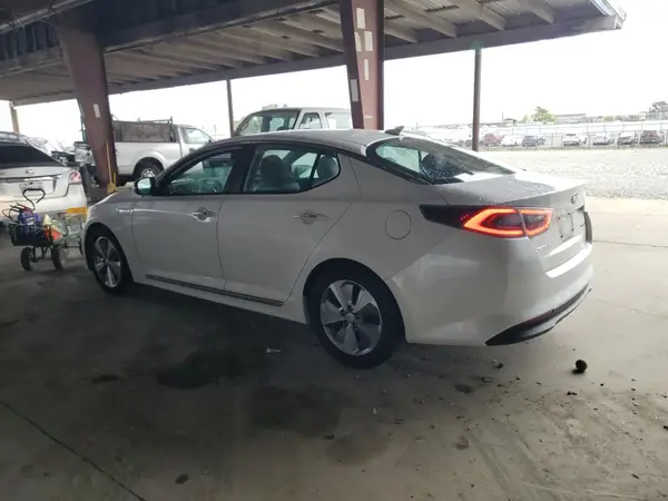 KNAGN4AD9G5098061 2016 KIA OPTIMA - Image 2
