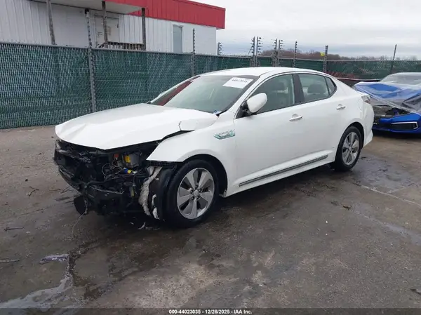 KNAGN4ADXG5092043 2016 KIA OPTIMA - Image 2