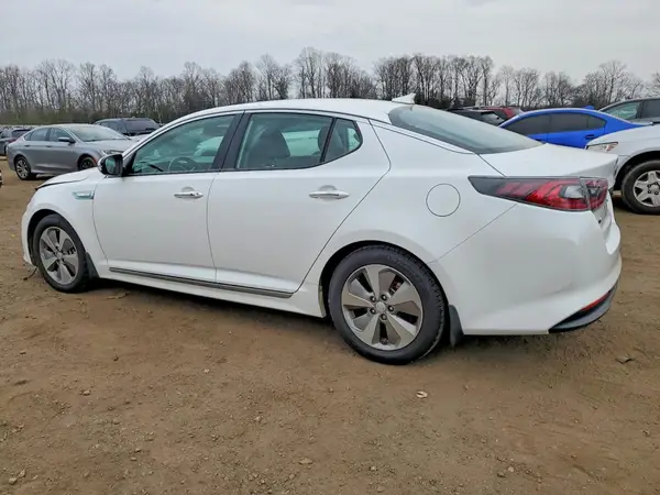 KNAGN4ADXG5092267 2016 KIA OPTIMA - Image 2