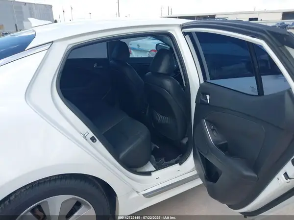 KNAGN4ADXG5099042 2016 KIA OPTIMA - Image 8