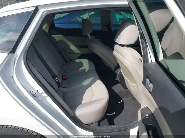 KNAGT4L30G5070014 2016 KIA OPTIMA - Image 8