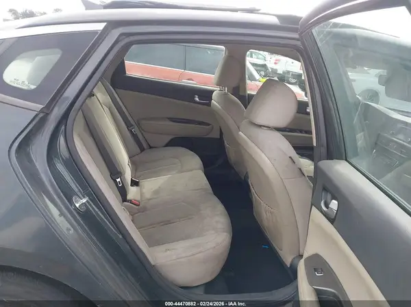 KNAGT4L30G5073141 2016 KIA OPTIMA - Image 8