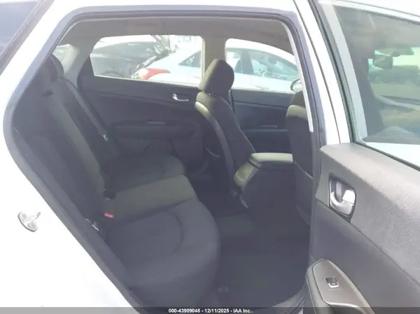 KNAGT4L30G5106722 2016 KIA OPTIMA - Image 8
