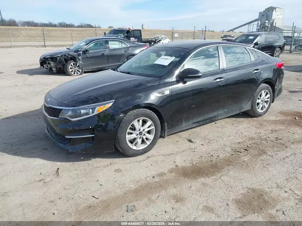 KNAGT4L30H5132643 2017 KIA OPTIMA - Image 2