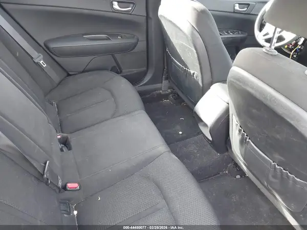 KNAGT4L30H5132643 2017 KIA OPTIMA - Image 8