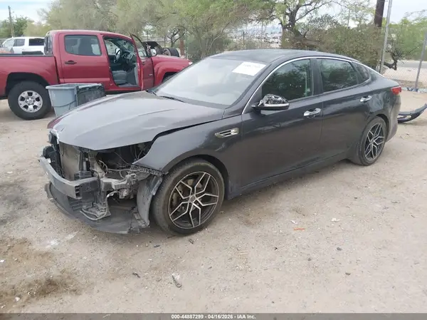 KNAGT4L30H5137812 2017 KIA OPTIMA - Image 2