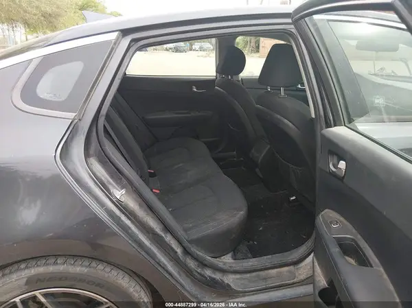 KNAGT4L30H5137812 2017 KIA OPTIMA - Image 8