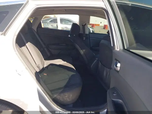 KNAGT4L30H5145960 2017 KIA OPTIMA - Image 8