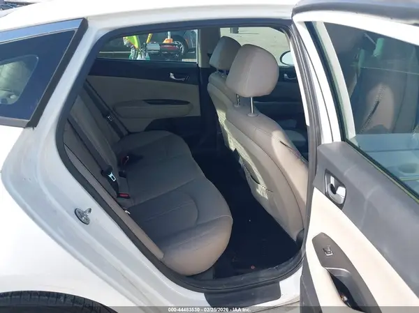 KNAGT4L30J5205399 2018 KIA OPTIMA - Image 8