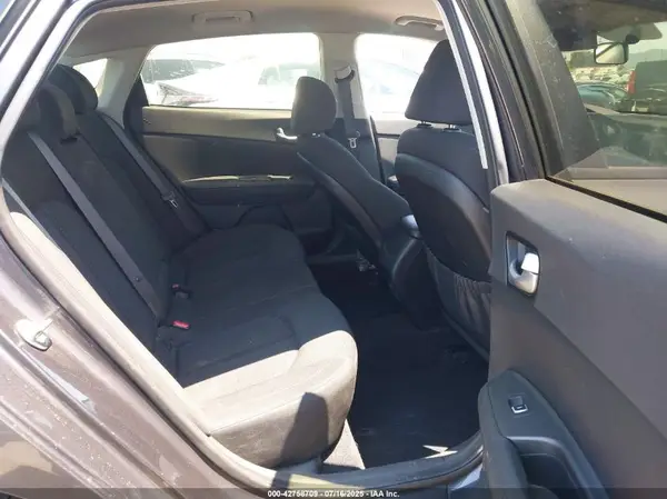 KNAGT4L30J5214412 2018 KIA OPTIMA - Image 8